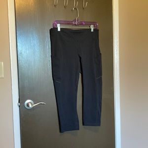 Black lululemon capri leggings with pockets